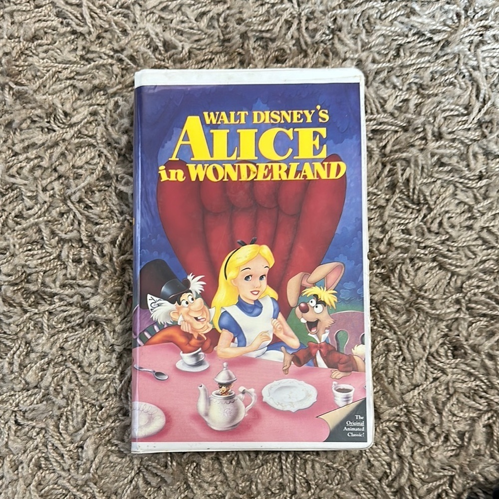 VTG Alice in Wonderland VHS Disney Classic BlackDiamond Red Disney Mark 90sRetro